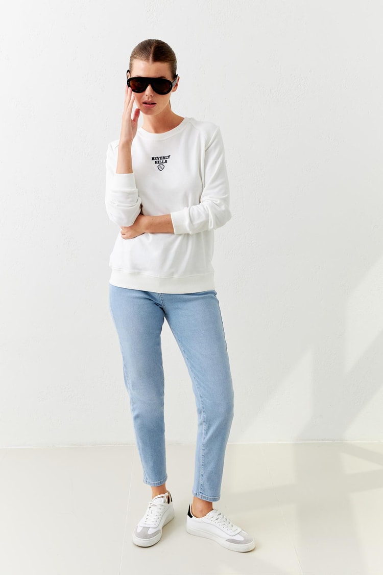 Ekru Baskı Detaylı Bisiklet Yaka Uzun Kollu Sweatshirt Kadın Kategorisiz modelleri