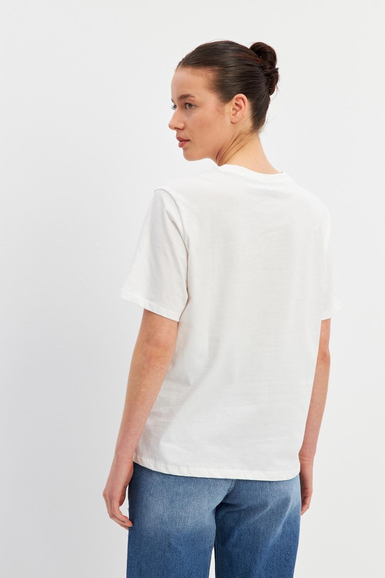Ekru Baskı Detaylı Bisiklet Yaka Basic T-Shirt Kadın T-Shirt modelleri
