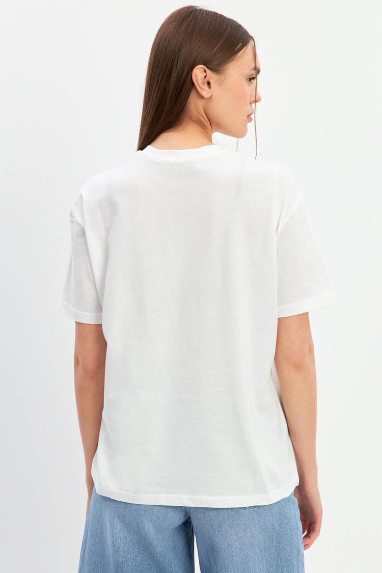 Ekru Baskı Detaylı Bisiklet Yaka Basic T-Shirt Kadın T-Shirt modelleri