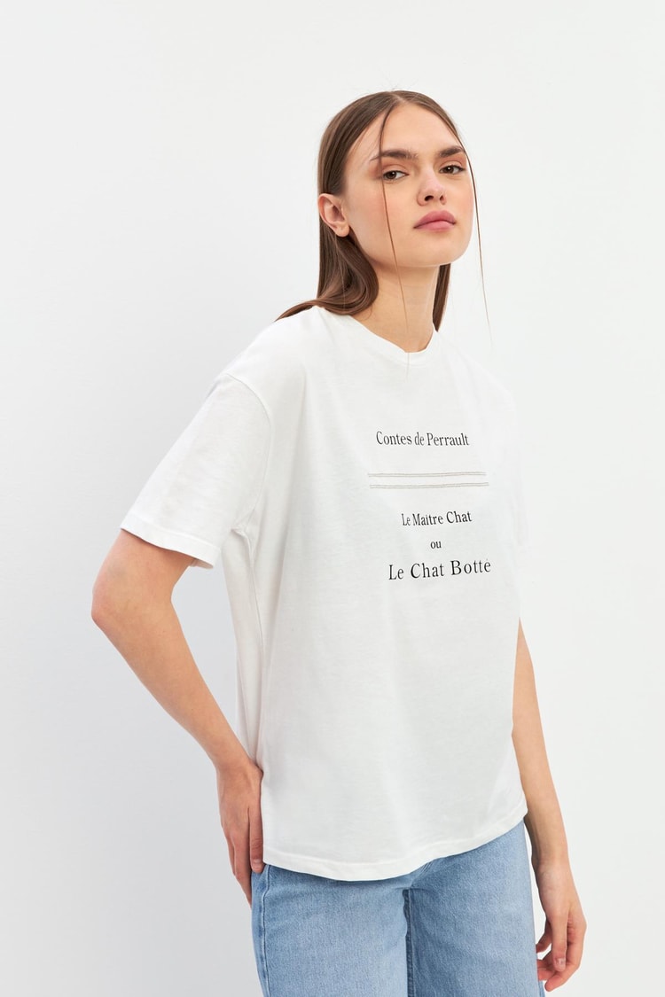 Ekru Baskı Detaylı Bisiklet Yaka Basic T-Shirt Kadın T-Shirt modelleri