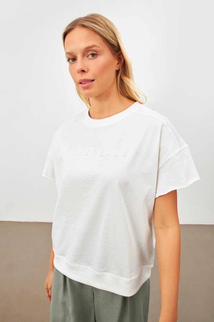 Ekru Baskı Detaylı Bisiklet Yaka T-Shirt Kadın T-Shirt modelleri