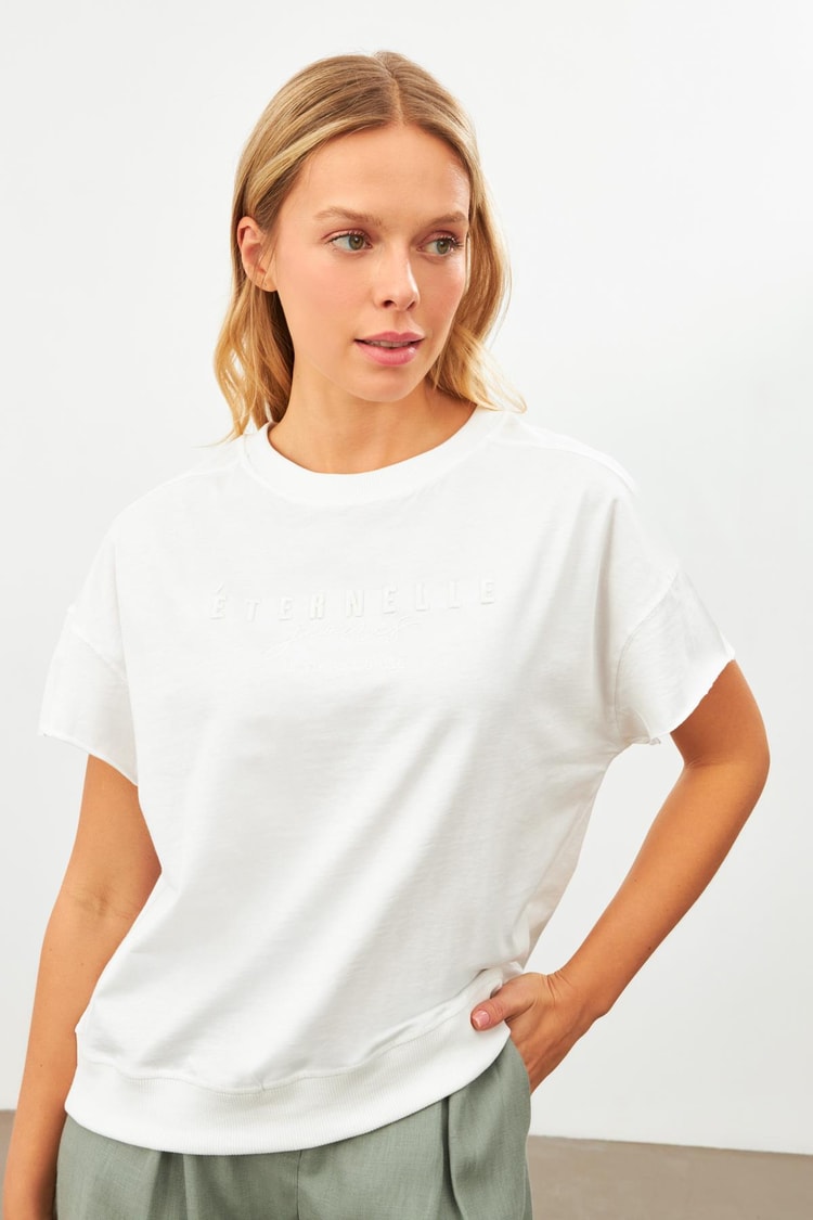 Ekru Baskı Detaylı Bisiklet Yaka T-Shirt Kadın T-Shirt modelleri