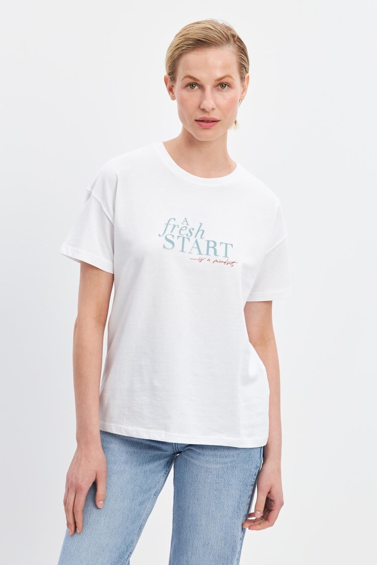 Ekru Baskı Detaylı Kısa Kollu T-Shirt Kadın Kategorisiz modelleri