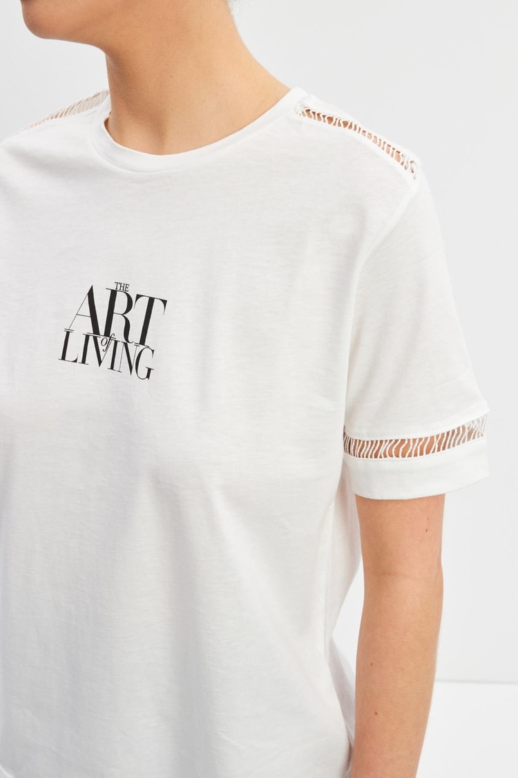 Ekru Baskılı Kol Ve Omuzda Örme Detaylı Bisiklet Yaka T-Shirt Kadın T-Shirt modelleri