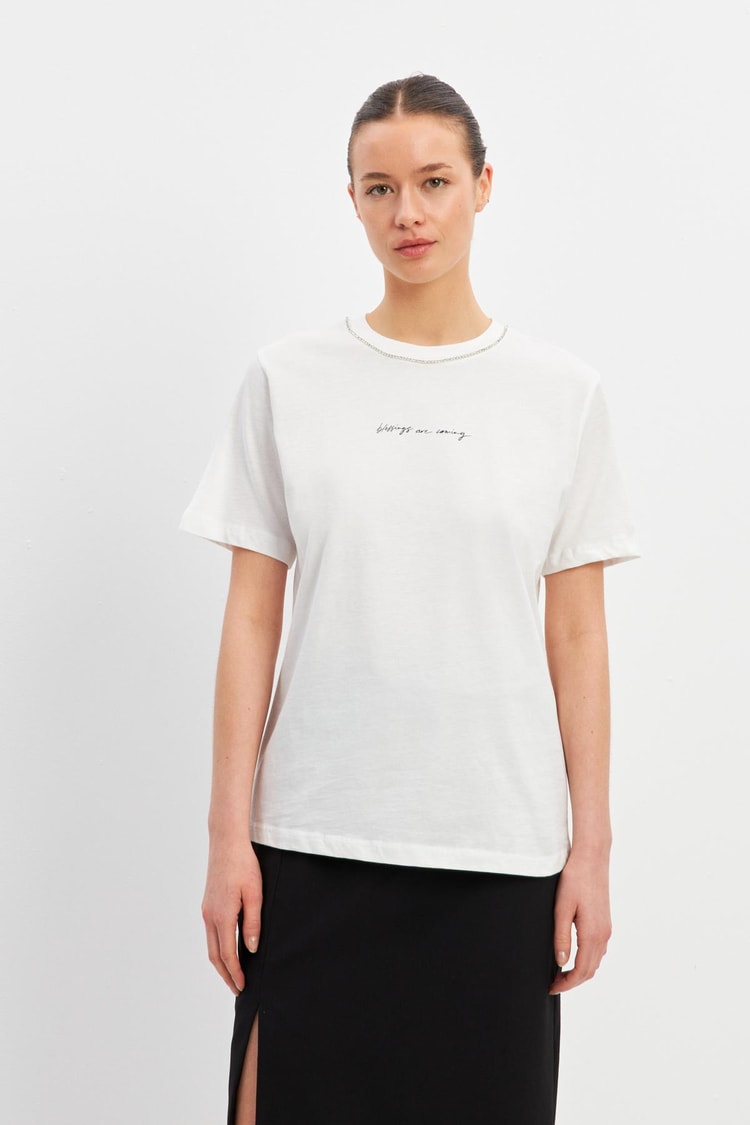 Ekru Bisiklet Yaka Taş Detaylı Baskılı Basic T-Shirt Kadın T-Shirt modelleri