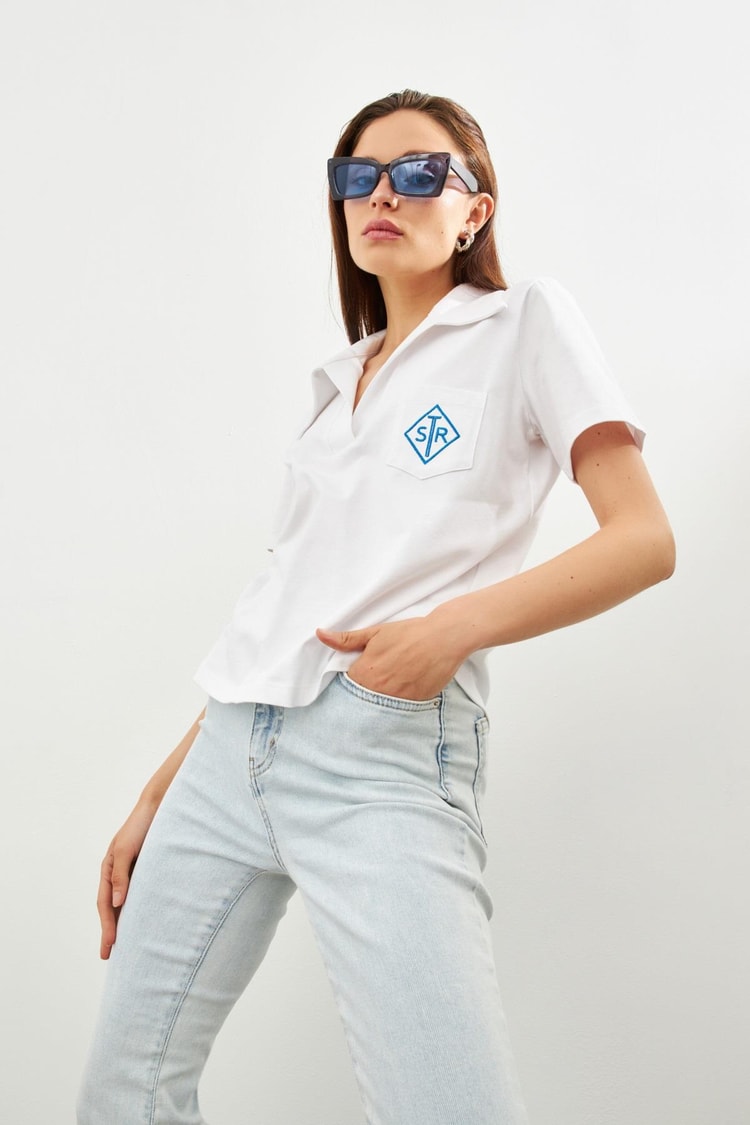 Ekru Cepli Nakış Detaylı T-Shırt Kadın T-Shirt modelleri