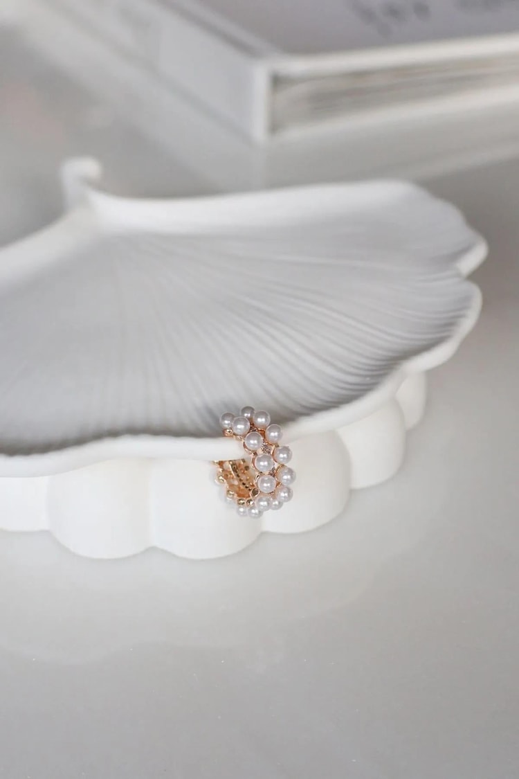 Ekru İki Sıra İncili Ear Cuff Kıkırdak Küpe Kadın Kategorisiz modelleri