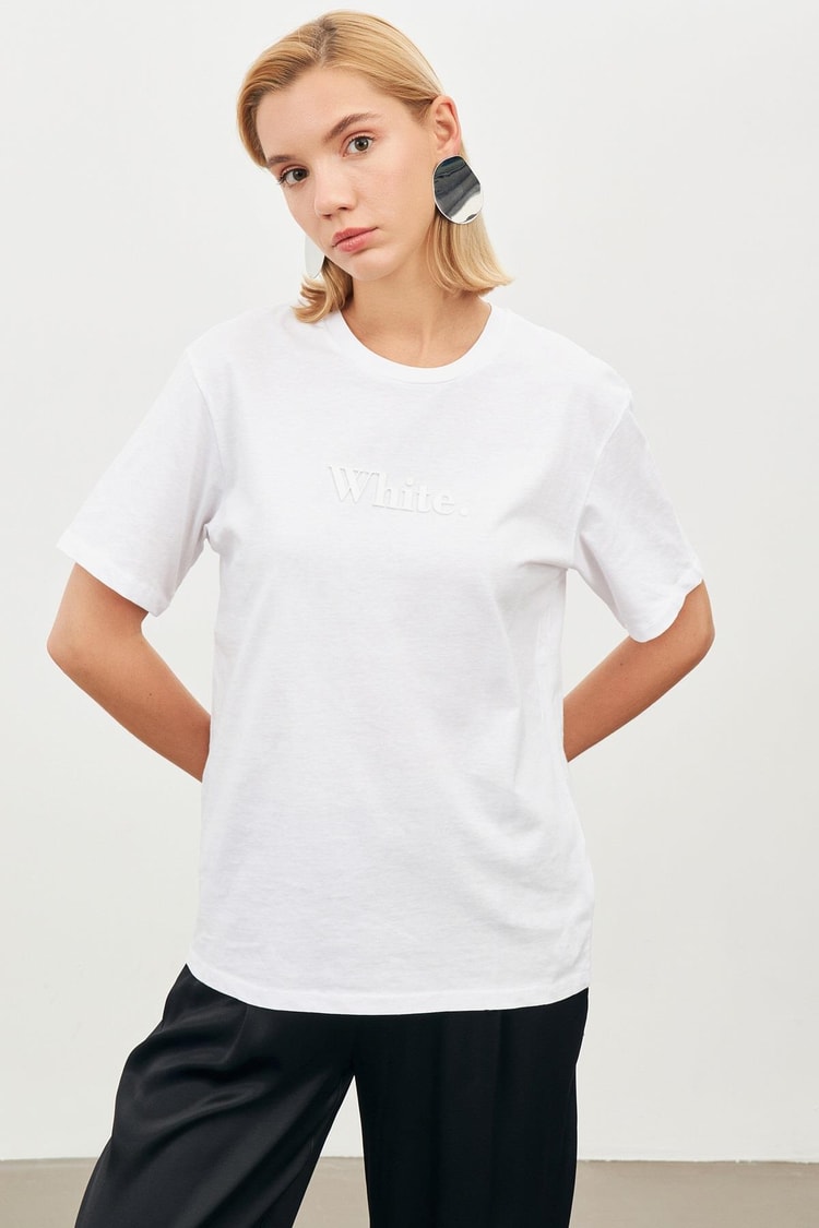 Ekru Kabartmalı Bisiklet Yaka T-Shirt Kadın T-Shirt modelleri