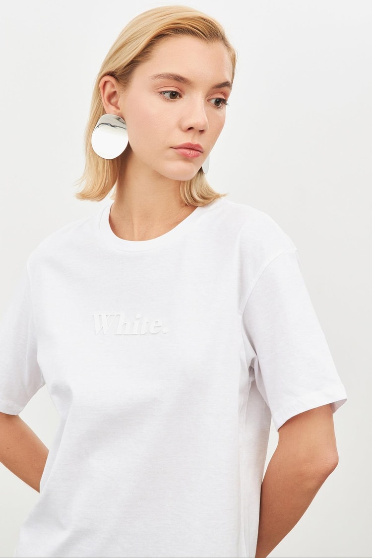 Ekru Kabartmalı Bisiklet Yaka T-Shirt Kadın T-Shirt modelleri