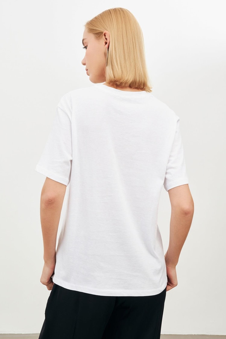 Ekru Kabartmalı Bisiklet Yaka T-Shirt Kadın T-Shirt modelleri