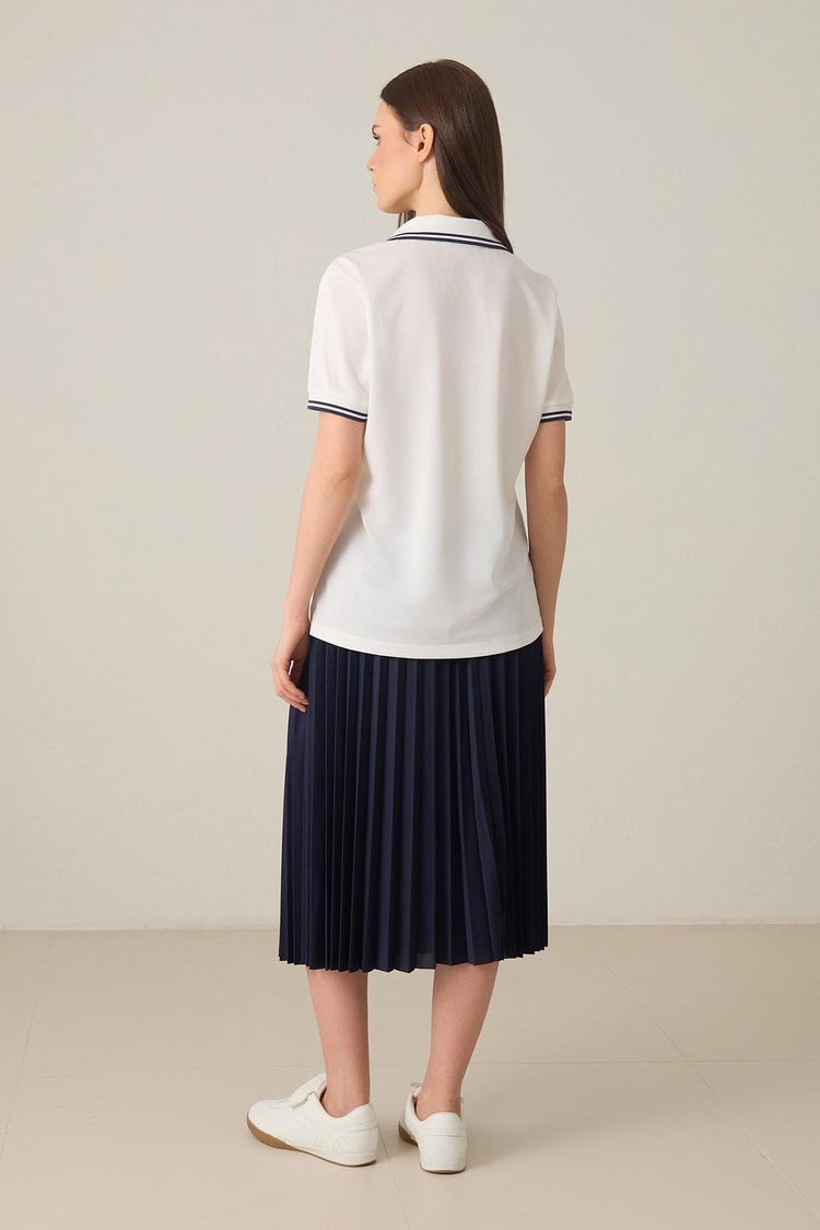 Ekru-Lacivert Yaka Ve Çizgi Detaylı Mini Nakışlı T-Shirt Kadın T-Shirt modelleri