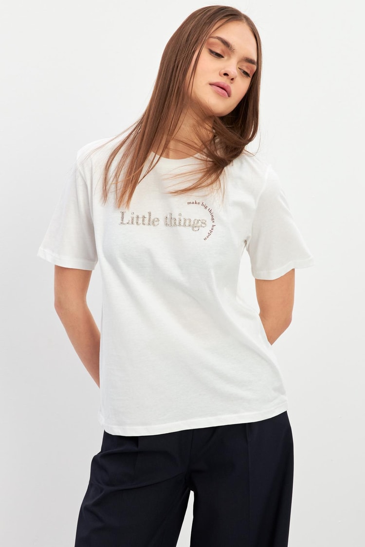 Ekru Mini Baskı Detaylı Bisiklet Yaka Kısa Kollu T-Shirt Kadın T-Shirt modelleri