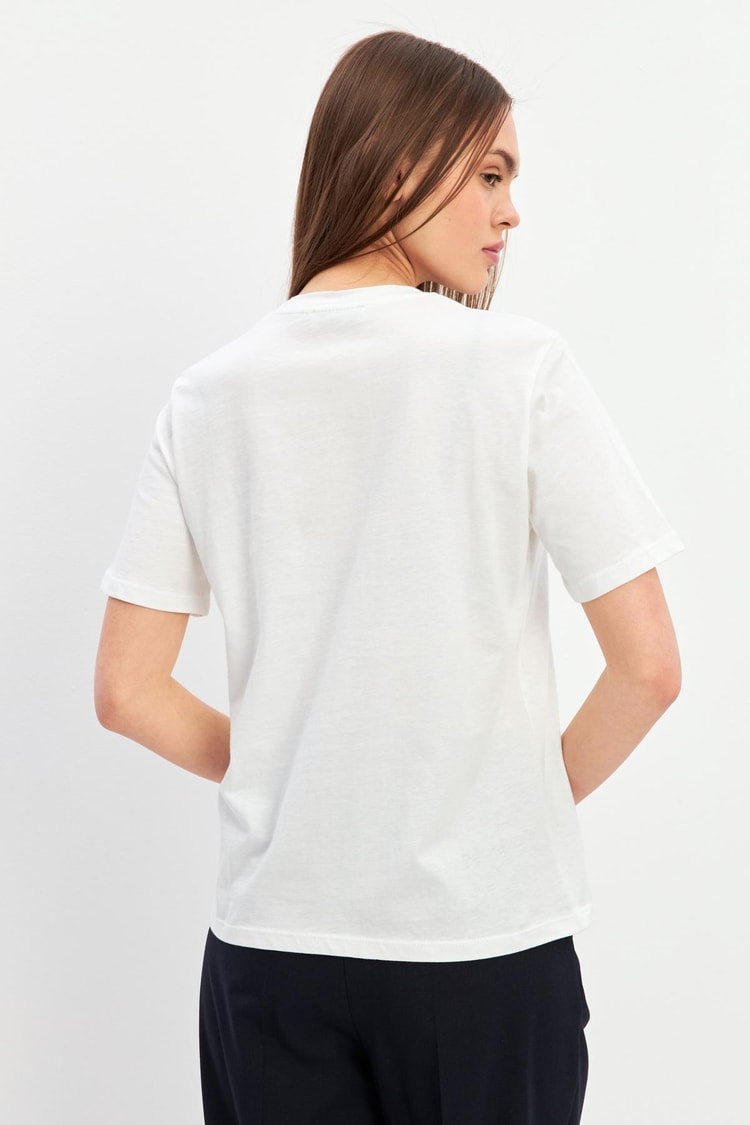 Ekru Mini Baskı Detaylı Bisiklet Yaka Kısa Kollu T-Shirt Kadın T-Shirt modelleri