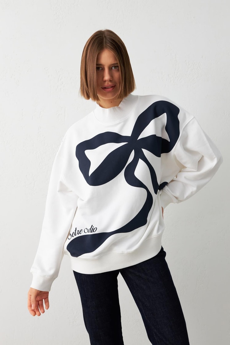 Ekru Pamuklu Fiyonk Baskı Detaylı Bisiklet Yaka Uzun Kollu Sweatshirt Kadın Kategorisiz modelleri