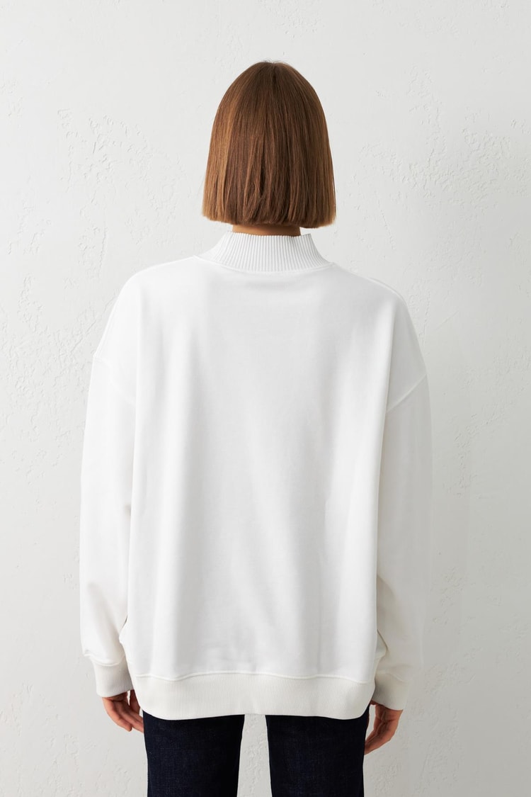 Ekru Pamuklu Fiyonk Baskı Detaylı Bisiklet Yaka Uzun Kollu Sweatshirt Kadın Kategorisiz modelleri