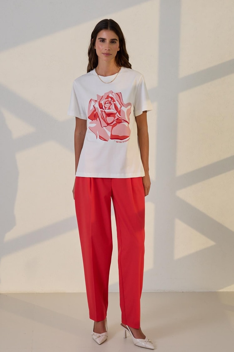 Ekru Pamuklu Gül Detaylı Bisiklet Yaka Kısa Kollu T-Shirt Kadın T-Shirt modelleri