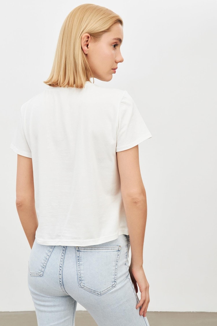 Ekru Simli Bisiklet Yaka Tişört Kadın T-Shirt modelleri