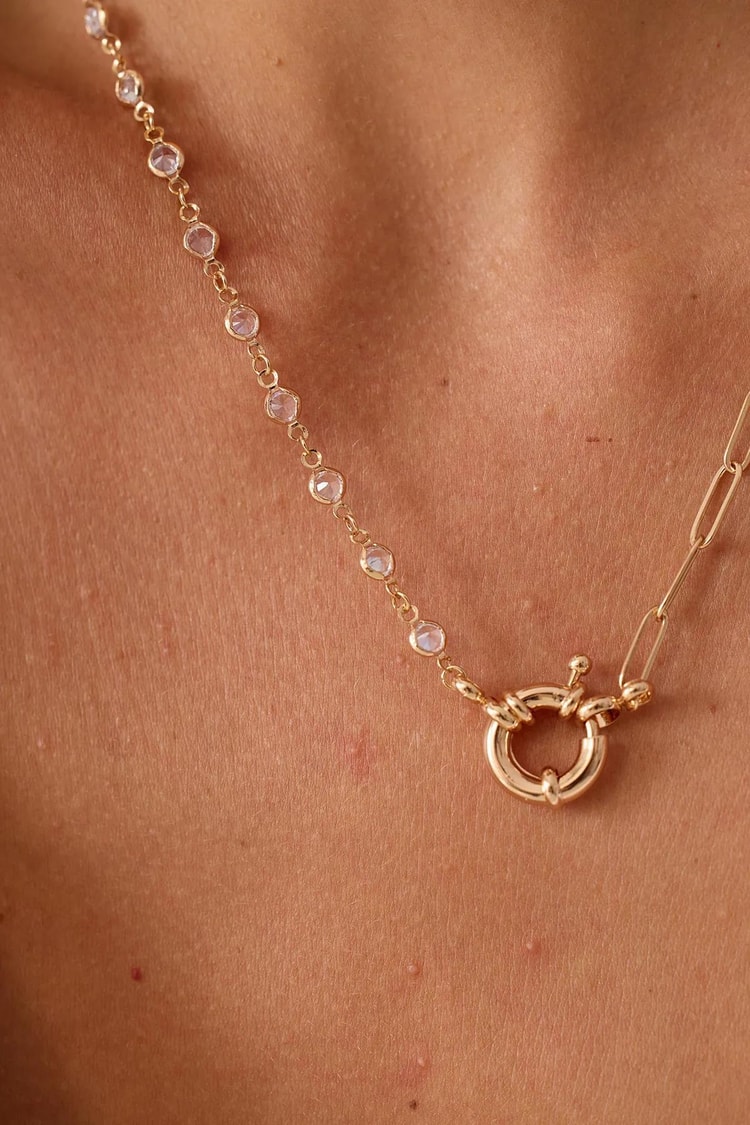 Ekru Tek Tarafı Taş Detaylı Dümen Kilitli Rose Gold Vıp Kolye Kadın Kategorisiz modelleri