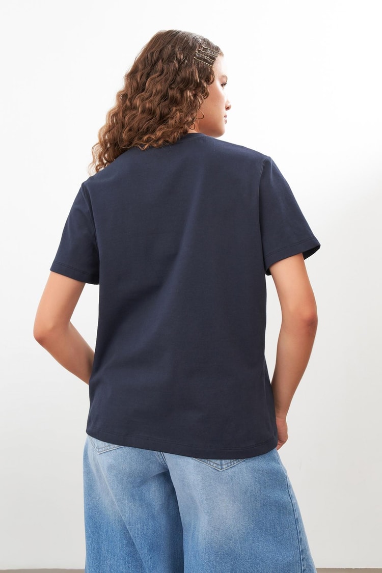 Ekru Yakası Taş Detaylı Basic T-Shirt Kadın T-Shirt modelleri