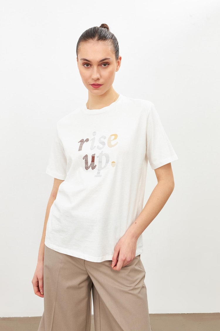 Ekru Yazı Baskılı T-Shirt Kadın T-Shirt modelleri