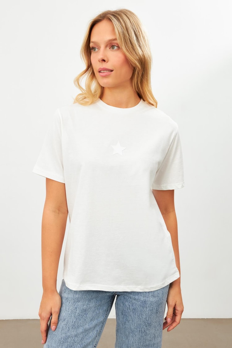 Ekru Yıldız Detaylı Basic T-Shirt Kadın T-Shirt modelleri