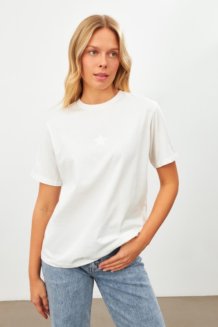 Ekru Yıldız Detaylı Basic T-Shirt Kadın T-Shirt modelleri