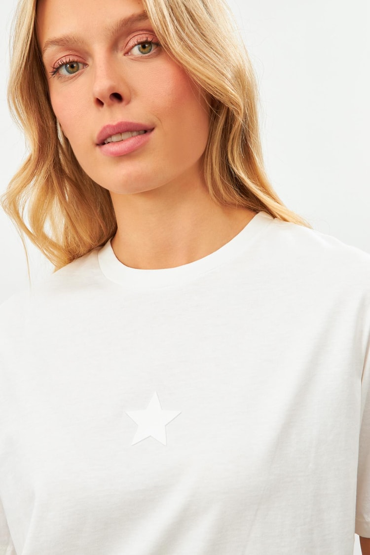 Ekru Yıldız Detaylı Basic T-Shirt Kadın T-Shirt modelleri
