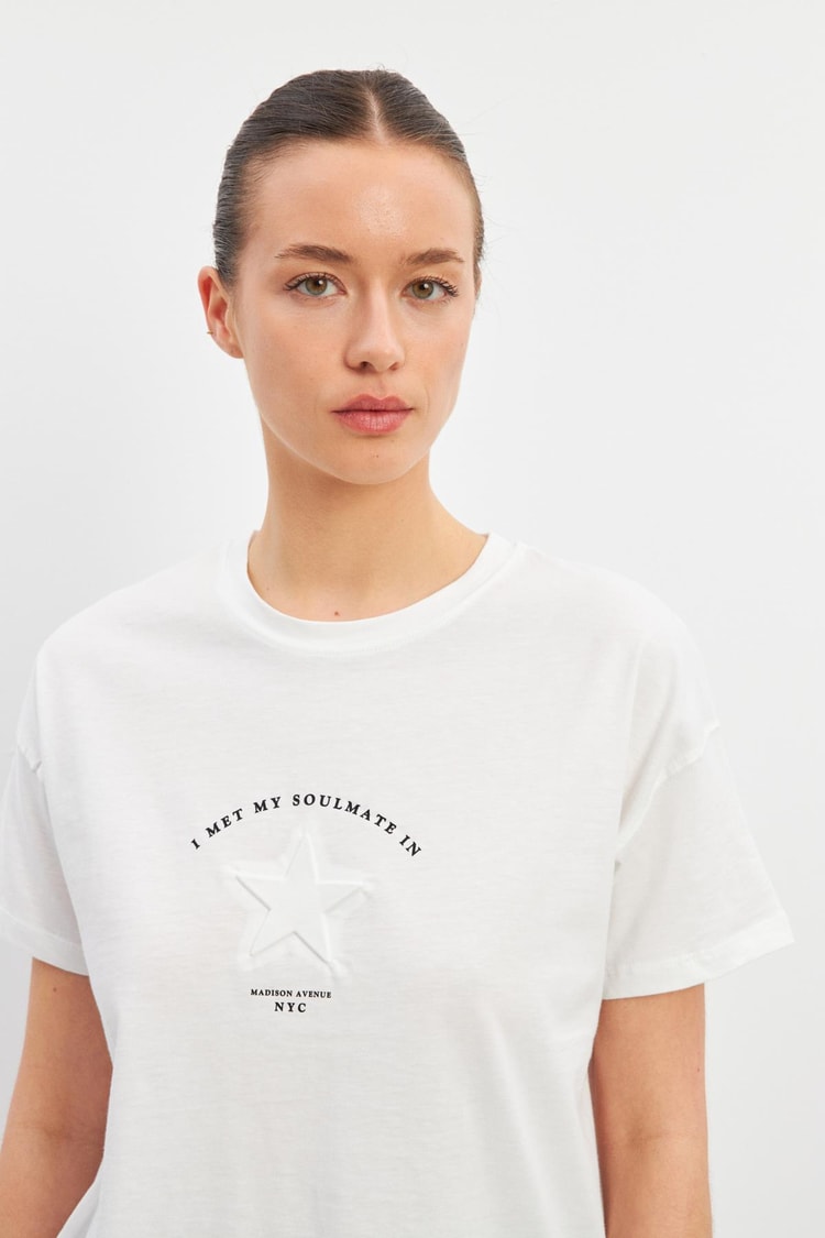 Ekru Yıldız Detaylı Baskılı Bisiklet Yaka T-Shirt Kadın T-Shirt modelleri