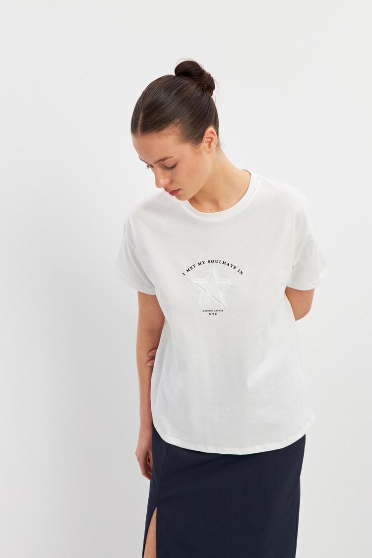 Ekru Yıldız Detaylı Baskılı Bisiklet Yaka T-Shirt Kadın T-Shirt modelleri