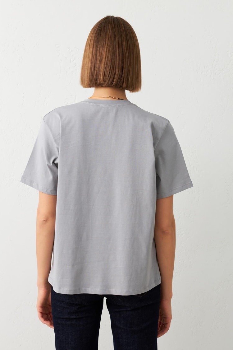 Gri Bisiklet Yaka Düz T-Shirt Kadın T-Shirt modelleri
