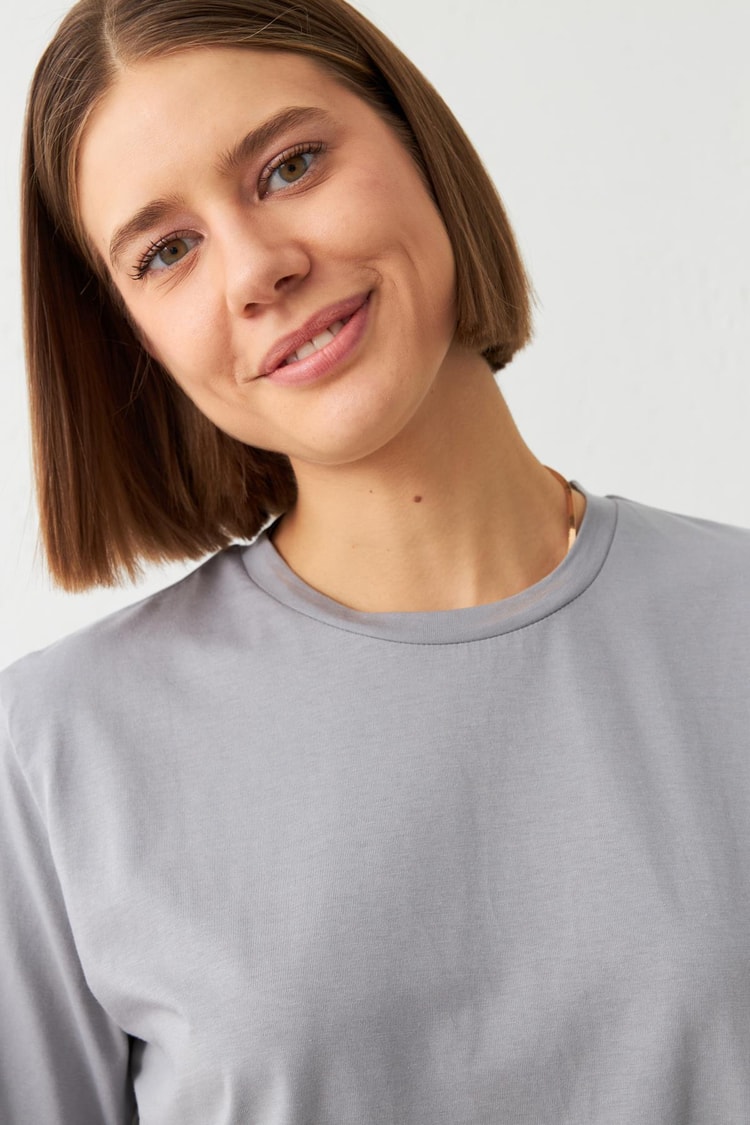 Gri Bisiklet Yaka Düz T-Shirt Kadın T-Shirt modelleri