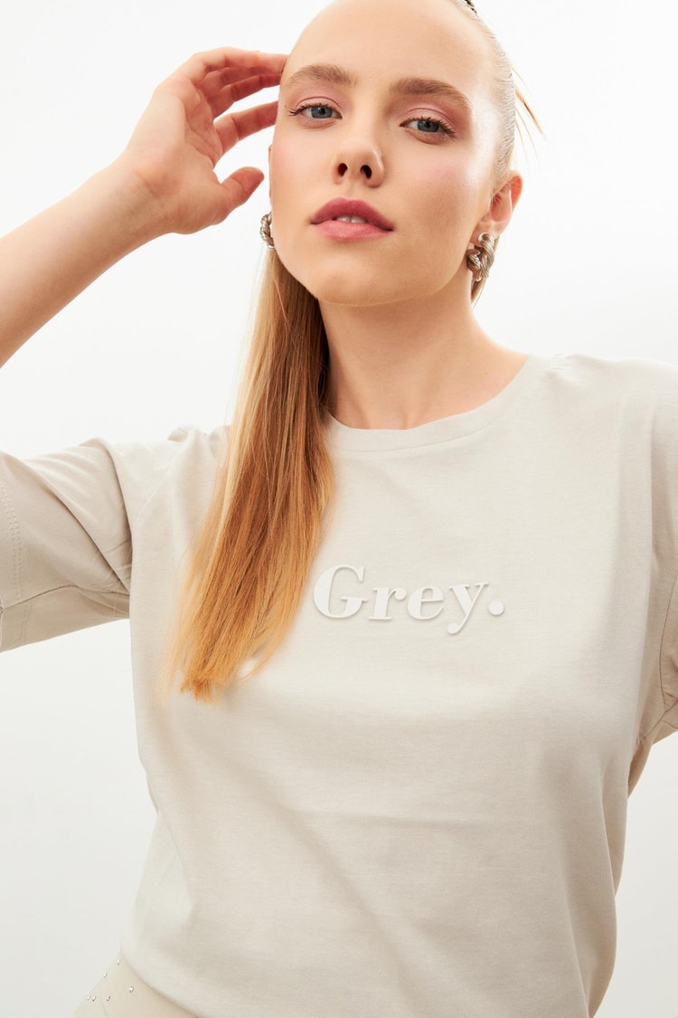 Gri Kabartmalı Bisiklet Yaka T-Shirt Kadın T-Shirt modelleri