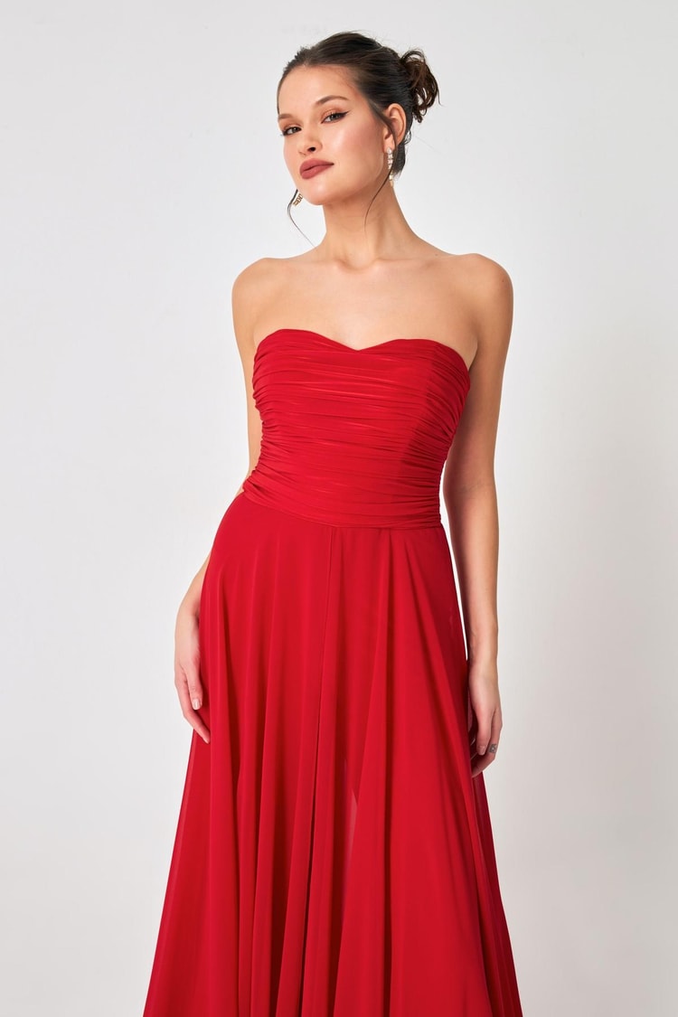 Kırmızı Straplez Drape  Ve Tül Detaylı Abiye Elbise Kadın Kategorisiz modelleri