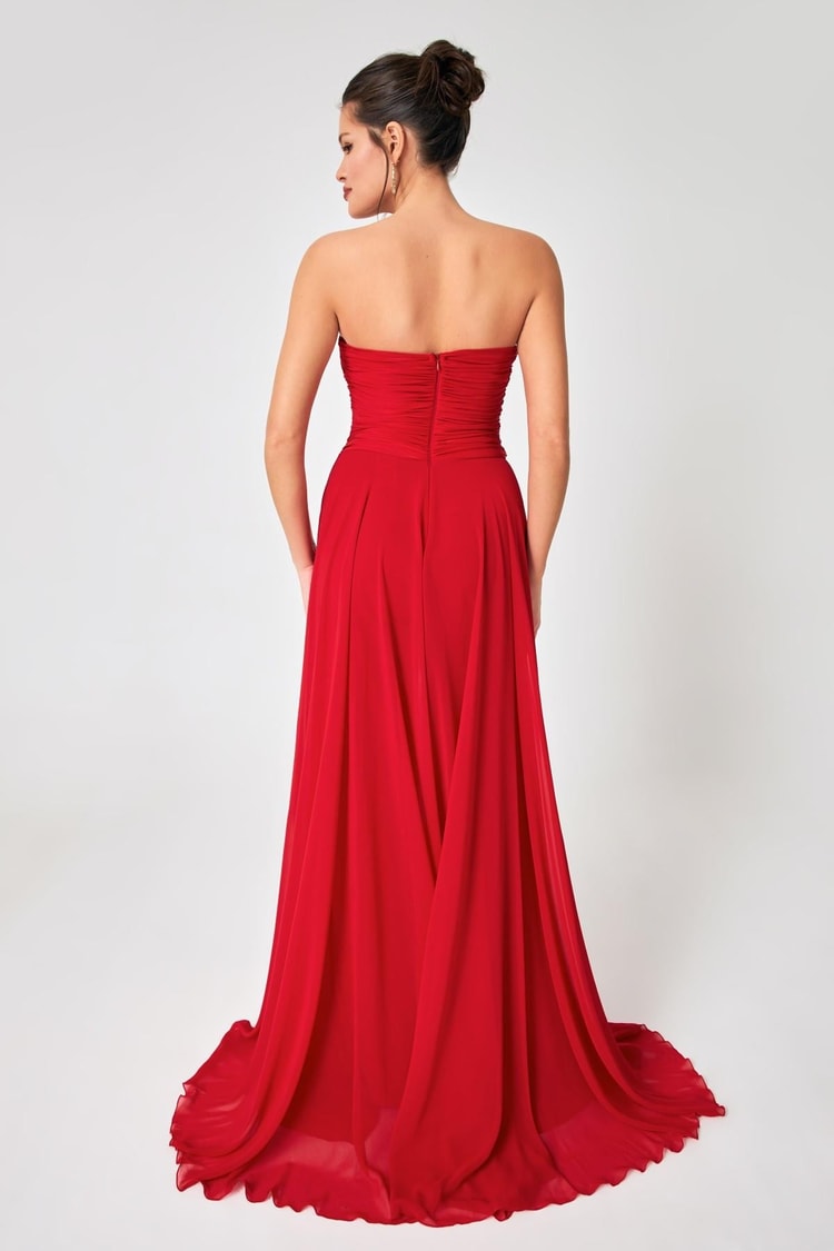 Kırmızı Straplez Drape  Ve Tül Detaylı Abiye Elbise Kadın Kategorisiz modelleri