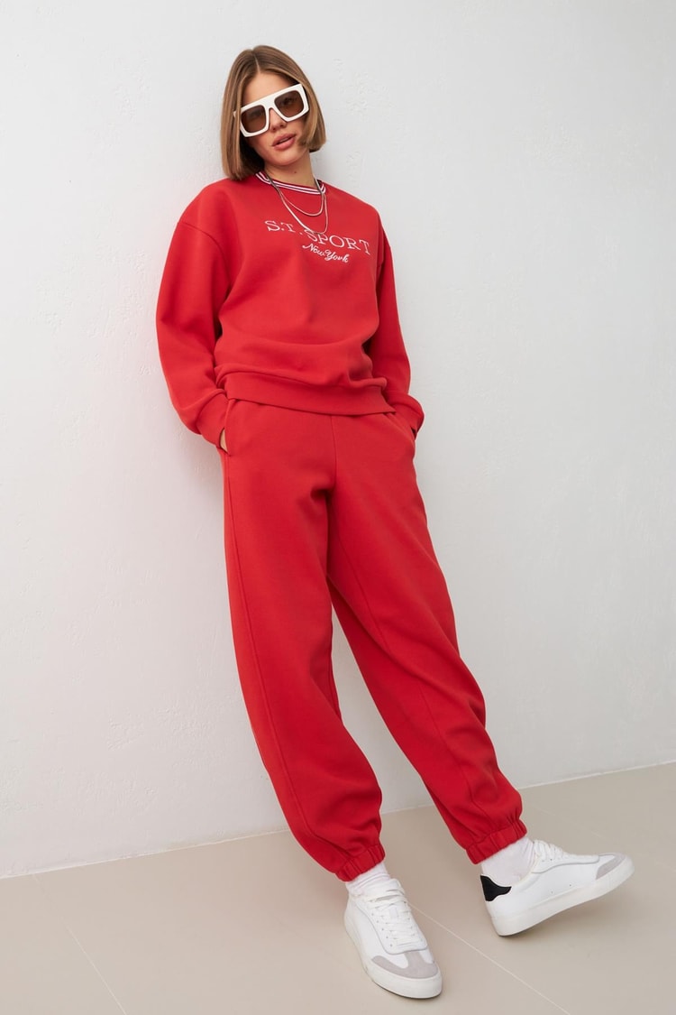Kırmızı Yaka Detaylı Uzun Kollu Baskı Detaylı Sweatshirt Kadın Kategorisiz modelleri
