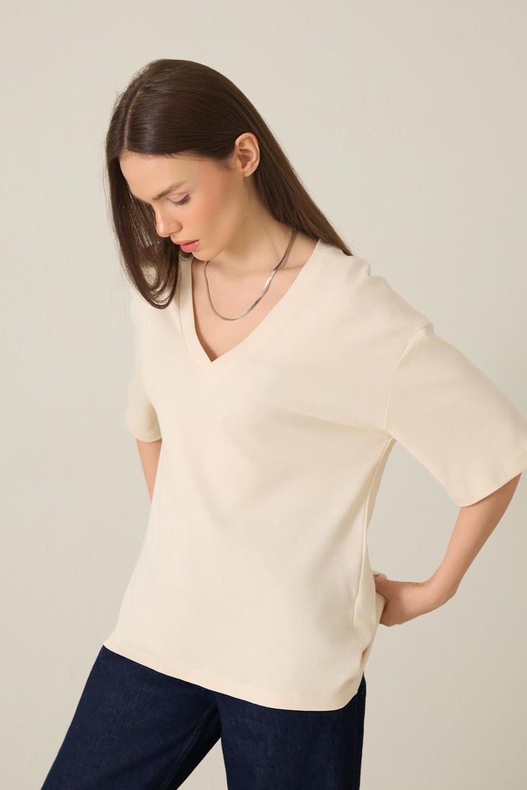 Krem %100 Pamuklı V Yaka Kısa Kollu T-Shirt Kadın Kategorisiz modelleri