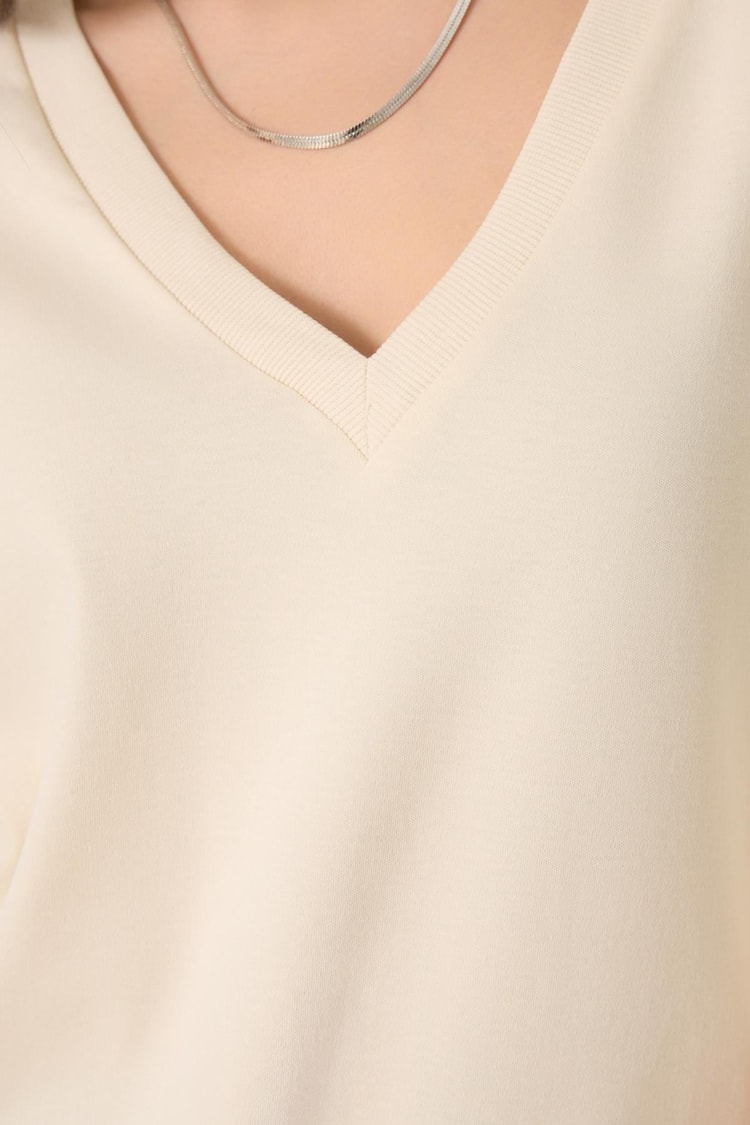 Krem %100 Pamuklı V Yaka Kısa Kollu T-Shirt Kadın Kategorisiz modelleri