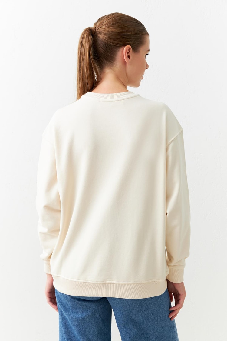 Krem Bisiklet Yaka Baskı Detaylı Uzun Kollu  Sweatshirt Kadın Kategorisiz modelleri