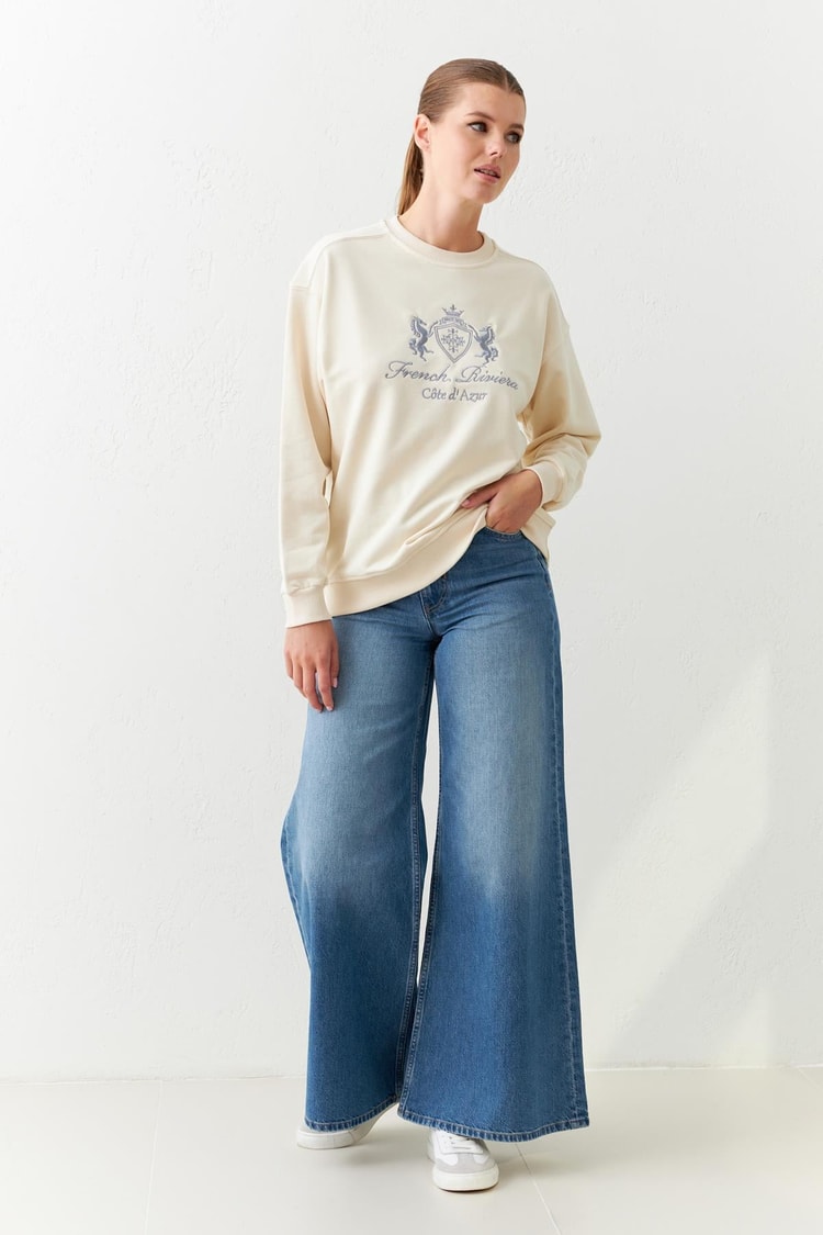 Krem Bisiklet Yaka Baskı Detaylı Uzun Kollu  Sweatshirt Kadın Kategorisiz modelleri