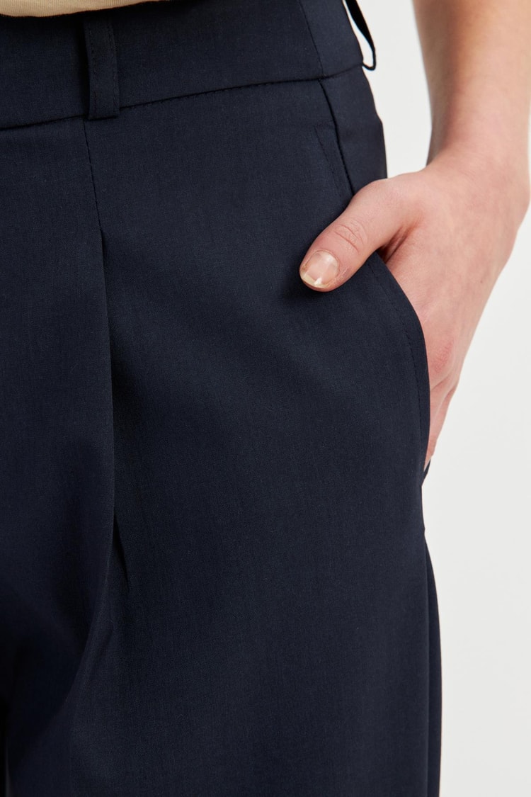 Lacivert Bel Detaylı Pileli Dar Paça Pantolon Kadın Pantolon modelleri