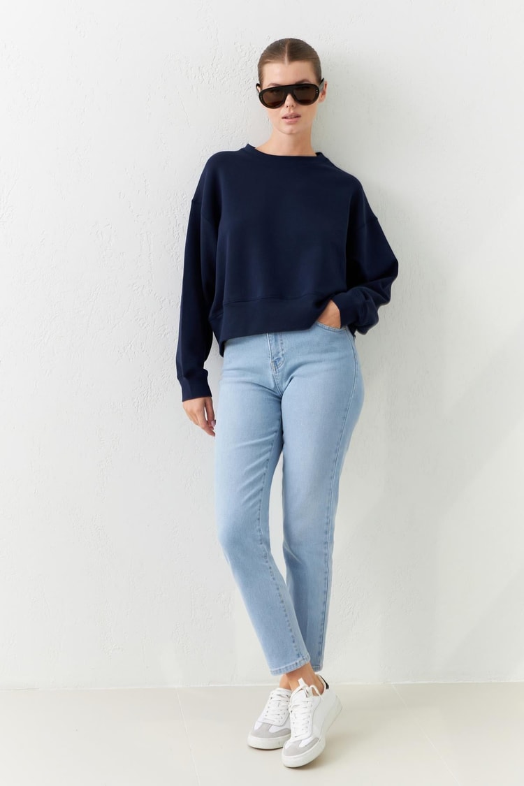 Lacivert Bisiklet Yaka Uzun Kollu Sweatshirt Kadın Kategorisiz modelleri