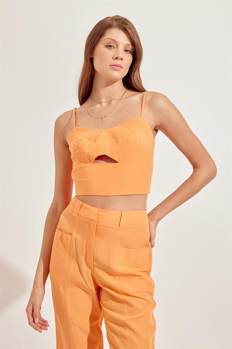 Oranj Pencere Detaylı İnce Askılı Crop Bluz Yüksek Bel Bol Paça Pantolon Takım Kadın Takım Elbise modelleri