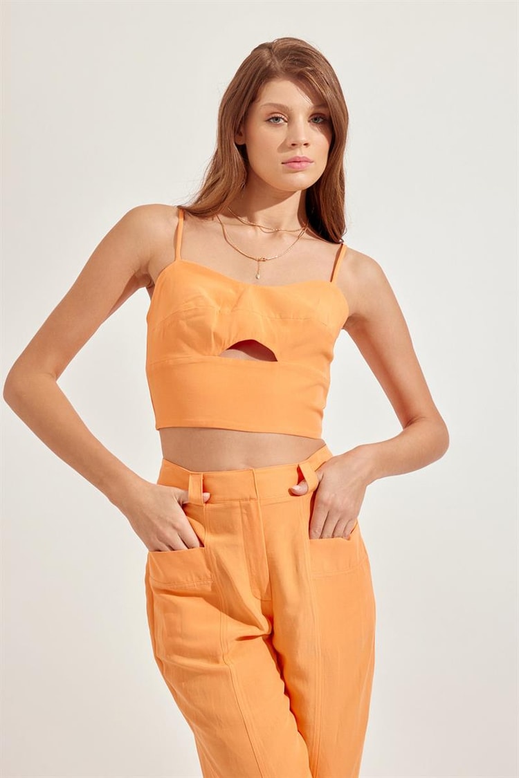 Oranj Pencere Detaylı İnce Askılı Crop Bluz Yüksek Bel Bol Paça Pantolon Takım Kadın Takım Elbise modelleri