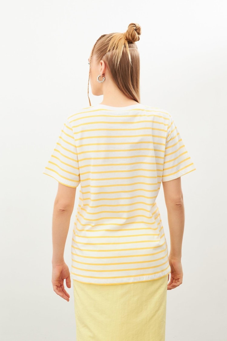 Sarı V Yaka Çizgili T-Shirt Kadın T-Shirt modelleri