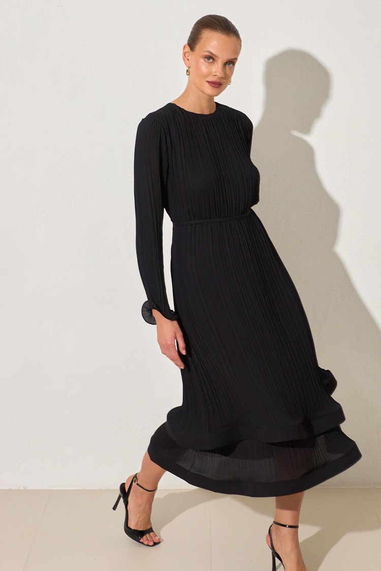 Siyah Aksesuarlı Piliseli Rahat Kesim Elbise Kadın Günlük Elbise modelleri