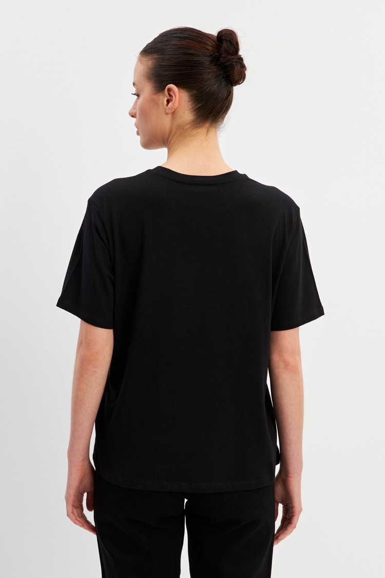 Siyah Baskı Detaylı Bisiklet Yaka Basic T-Shirt Kadın T-Shirt modelleri