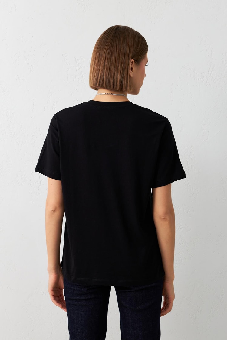 Siyah Bisiklet Yaka Düz T-Shirt Kadın T-Shirt modelleri