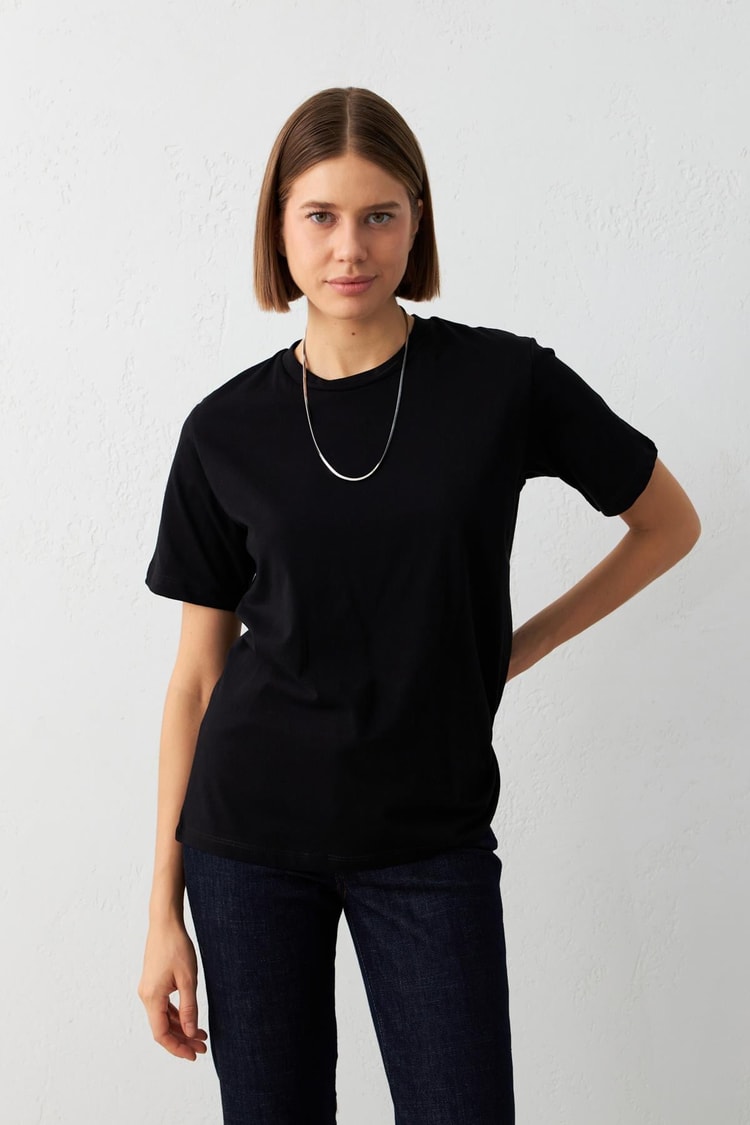 Siyah Bisiklet Yaka Düz T-Shirt Kadın T-Shirt modelleri