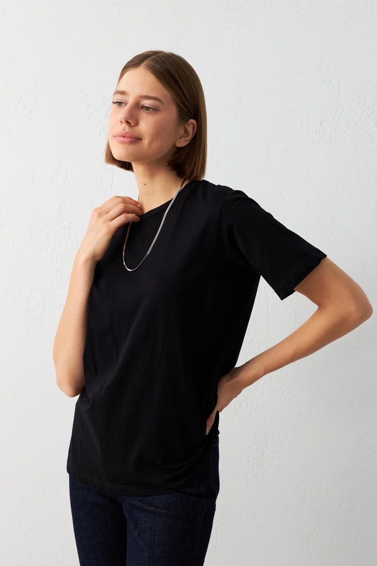 Siyah Bisiklet Yaka Düz T-Shirt Kadın T-Shirt modelleri