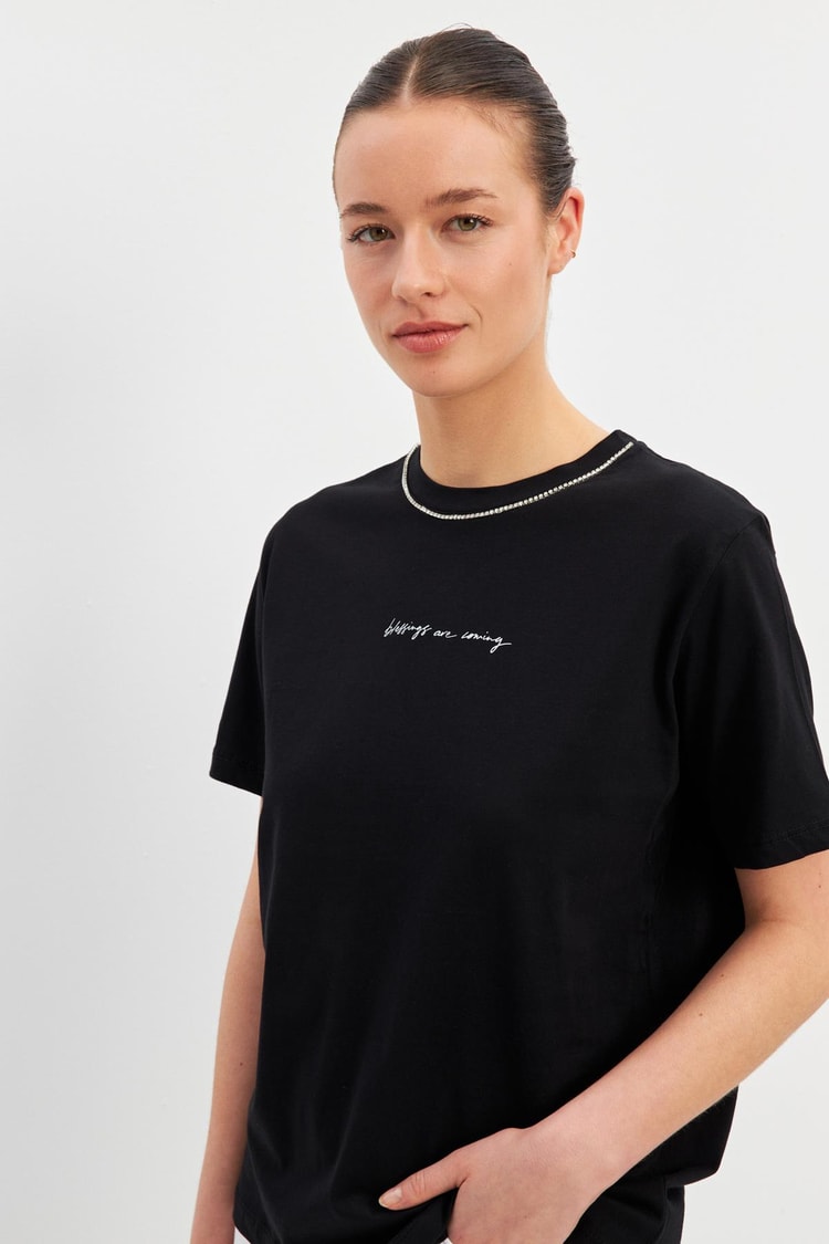 Siyah Bisiklet Yaka Taş Detaylı Baskılı Basic T-Shirt Kadın T-Shirt modelleri